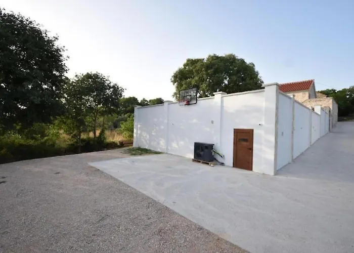 Villa The Grandfather - Heated Pool Retreat *