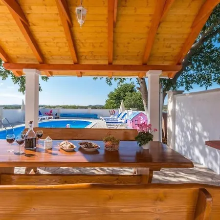 וילה The Grandfather - Heated Pool Retreat