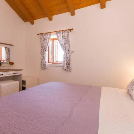 The Grandfather - Heated Pool Retreat