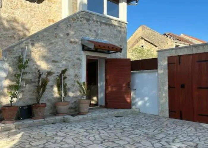וילה The Grandfather - Heated Pool Retreat זאדאר