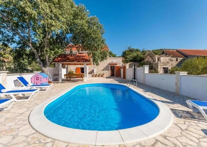 וילה The Grandfather - Heated Pool Retreat זאדאר