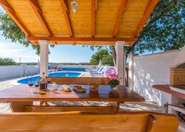 וילה The Grandfather - Heated Pool Retreat