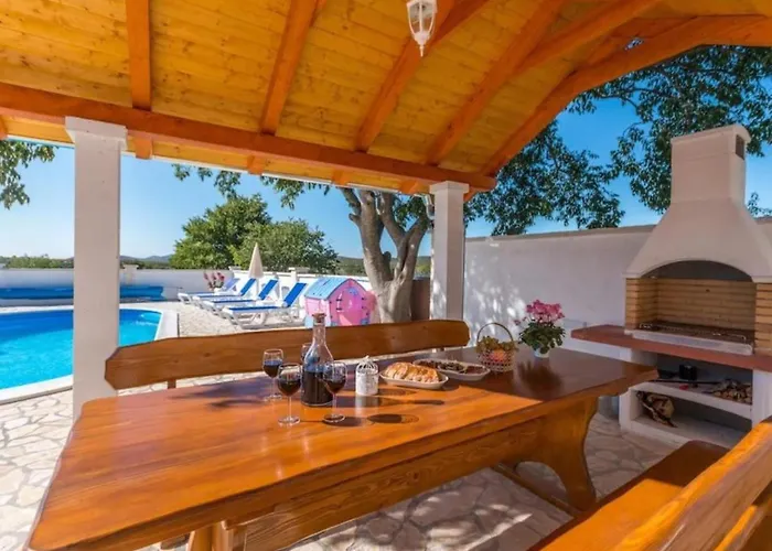 The Grandfather - Heated Pool Retreat זאדאר