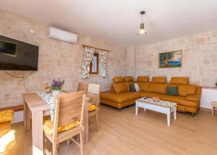 The Grandfather - Heated Pool Retreat זאדאר