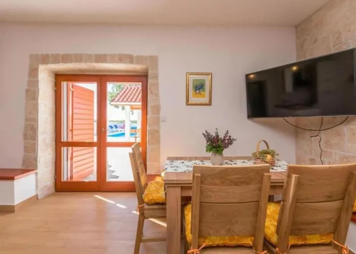 וילה The Grandfather - Heated Pool Retreat